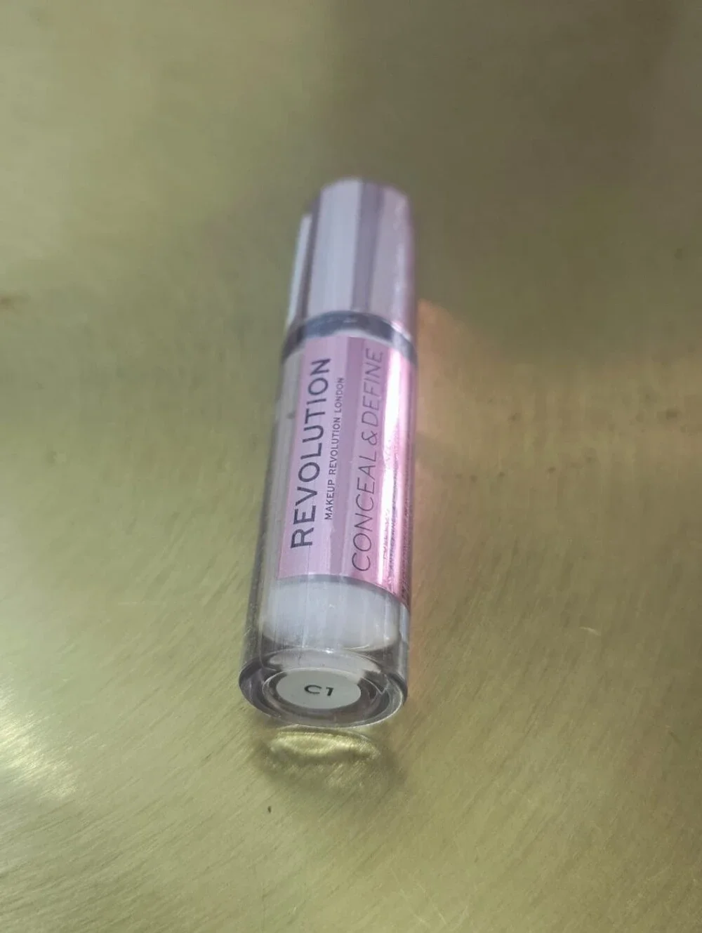 Makeup Revolution Conceal & Define Full Coverage Concealer & Contour C1
